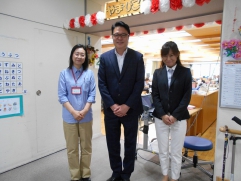 めぐ株式会社の小沼様、八子様と所長と記念写真.です！