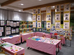 様々な作品がお客様をお出迎え！