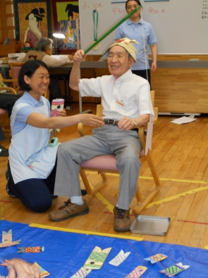 「釣れた～」と最高の笑顔。よっ釣り名人！！