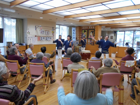 脳トレを兼ねた「手遊び歌」で盛り上がりました!(^^)!