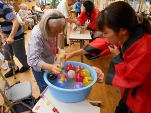 お祭りと言えば。。ヨーヨ釣り！！