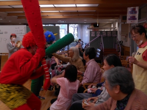 襲い掛かってくる鬼に豆を投げ！！