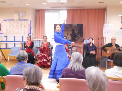 フラメンコの華麗な踊りにくぎつけです！