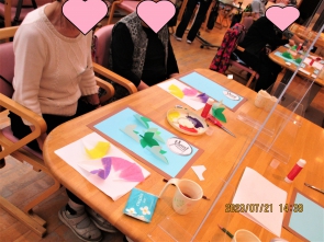 好きな色に染めて朝顔作り！