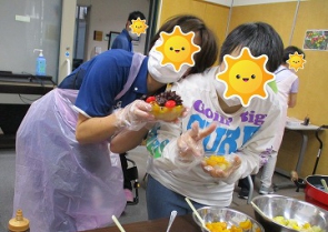 あんみつと一緒に記念撮影