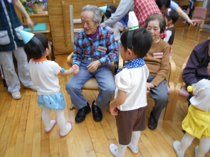 園児さんとのお話もニッコリ♡　弾んでました。
