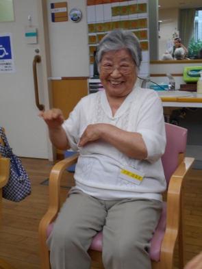 「やった事ないのよぉ～」とおっしゃりながらも。。素敵な笑顔でアロハ～♪