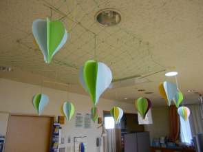天井には風船が飛んでいます。