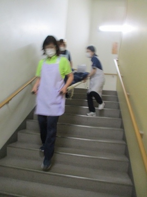 エレベーターは使えません