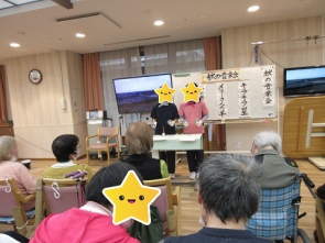 職員によるハンドベルの披露♪