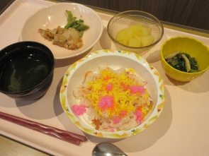 お昼には桜寿司も♪