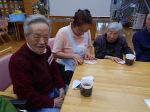 お話も弾んじゃいます！　「難しいけど・・折り紙楽しい～」とお客様の声❤