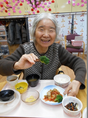 「自分達で作ったものは倍美味しいわね！」とニッコリ(*^。^*)