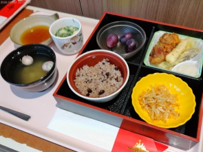 昼食にはお祝い膳