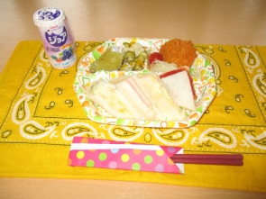 サンドイッチの昼食です。