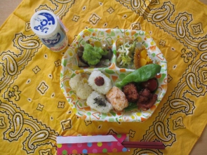 おにぎり弁当です。