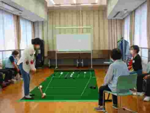 打ち出すボールの位置も調整します