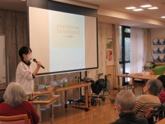         　　田柄特養の宮坂管理栄養士です！