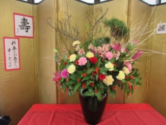 　　    豪華なお花でお客様の書が更に際立ちます！！