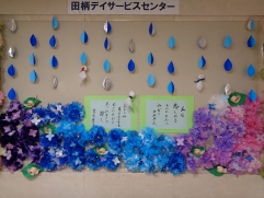 梅雨の季節を素敵に表現しています(^^)