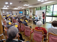 五月晴れの日差しの中歌います♪