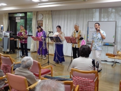 素敵な演奏とトークが弾みます