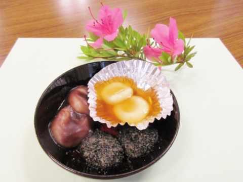 　　　　　　　　　三色豆腐白玉の出来上がりです！