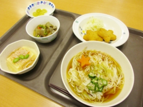 　　　　星の形をあしらった人参が素敵な特製そうめんです♪♪