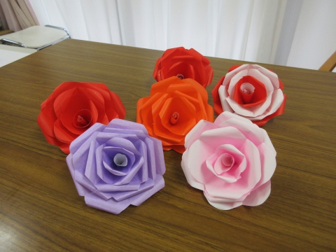    　　　 折り紙のバラの花