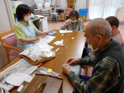 　　　　　皆様黙々と取り組んでいます