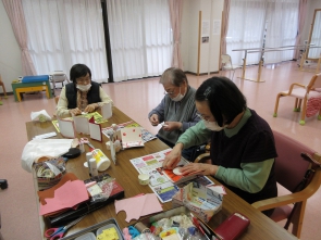 　　今日の午後は手工芸に参加します！