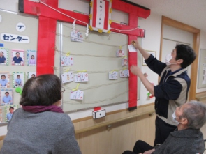 今年も出ました、田柄デイ神社の大きな鳥居！絵馬のお願いかなえて下さいm(_ _)m