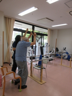 　　　　鏡を見ながら行うことで自然と体が起きてきます