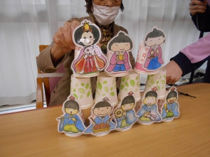 　　三人官女と五人囃子