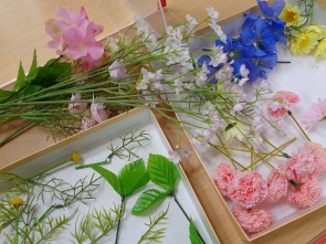 出来上がったらお花を飾りましょ！
