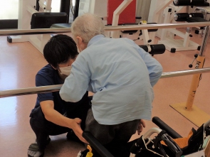 片手を離しても立てます