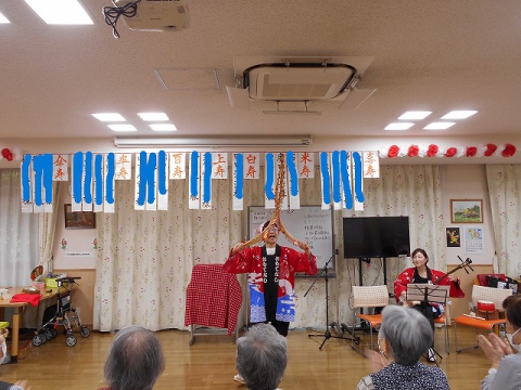 さては南京玉すだれ