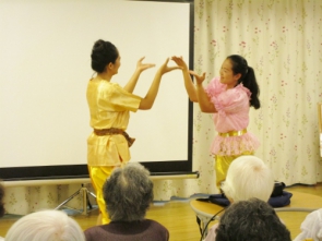 　　　　　　　　　　タイの踊り♪♪