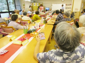 　　　　　ビンゴ大会！！今日は景品が出ます！！