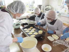 　　　　　　　　午後はパンケーキを焼きます。