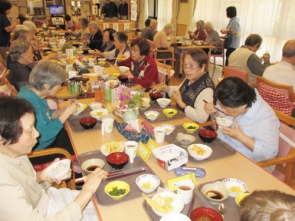 　　　　　　　　しっとり落ち着いた雰囲気の中で