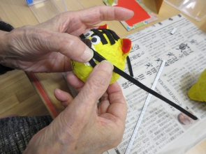 　　　　手指の細かい作業が好きな方は張り子にチャレンジ