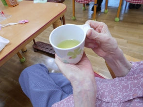        あったかいお茶で一息♪