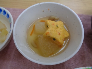 星形のしんじょうがポイントの煮物の小鉢