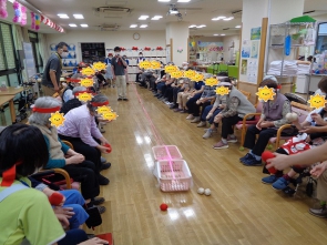 動く玉入れ