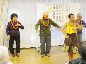 　　　　　　　　　お客様も踊ります♪♪