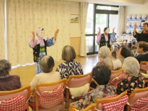 　　　　　　　　　おかめちゃんの踊り！！