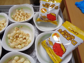 おやつは豆の代わりに卵ボーロ