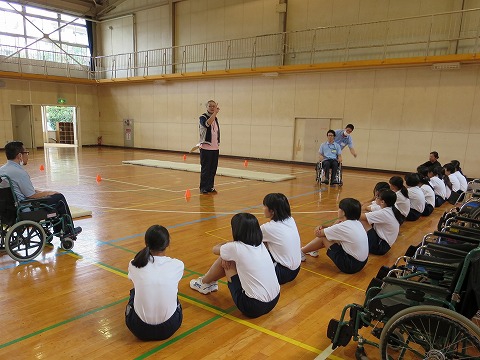 午前・午後を通じて全クラスに行いました