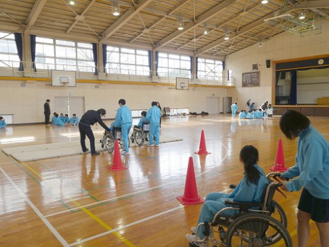 第２学年　７２名の生徒さんが参加しました